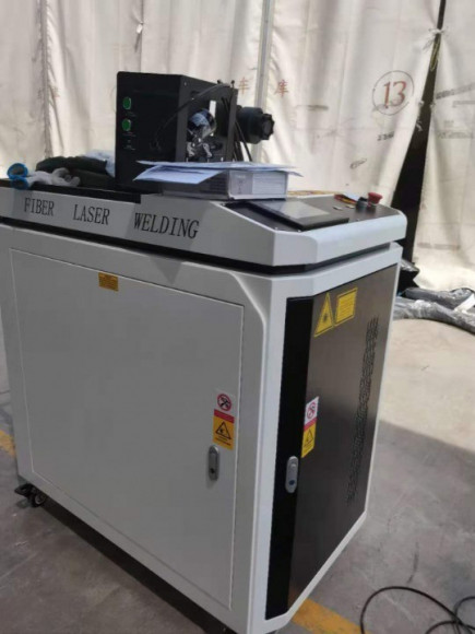 RAYMARK SLS Fiber волоконный аппарат/станок ручной лазерной сварки  2000 Вт