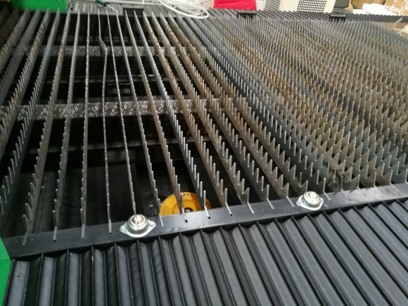 RayMark LRM-M1325FL/M1530FL волоконный лазер для резки металла 