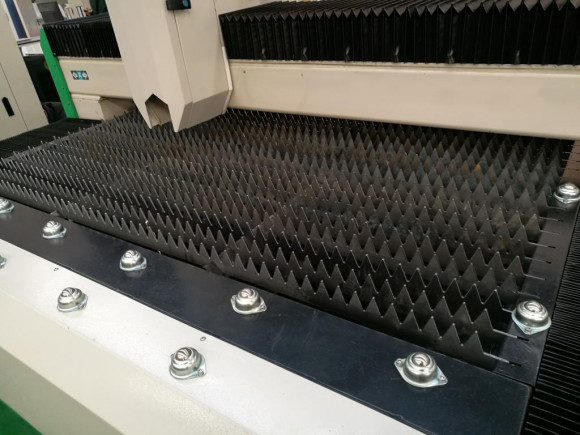 RayMark LRM-M1325FL/M1530FL волоконный лазер для резки металла 