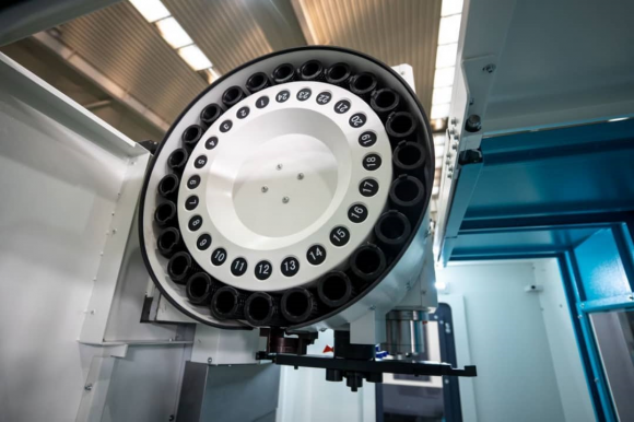 VDL1300 вертикальный фрезерный обрабатывающий центр с ЧПУ VDL1300 вертикальный фрезерный обрабатывающий центр с ЧПУ